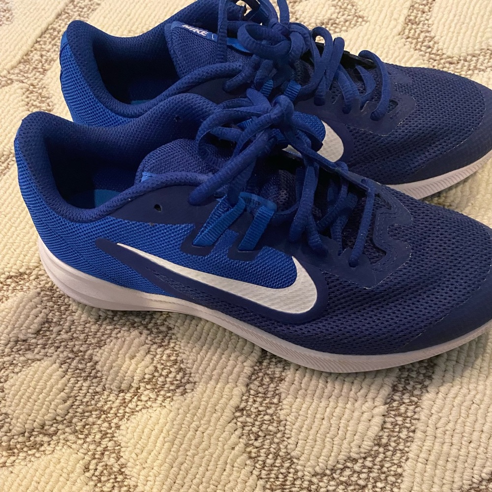 Nike Sneakers - Picture 2 of 4